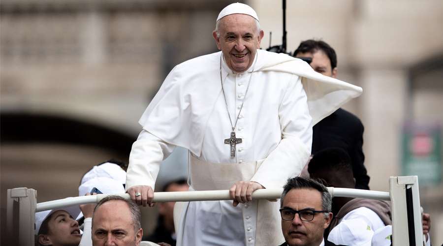 El Papa invita a sumarse a la iniciativa “un millón de niños rezan el Rosario”