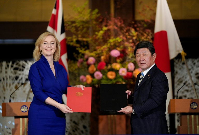 Reino Unido firma con Japón su primer gran acuerdo comercial posbrexit