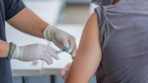 Coronavirus: La vacuna ya debería haber estado, afirma exministro de Salud