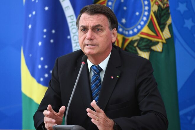 Bolsonaro pedirá uso de emergencia para spray nasal de Israel contra covid-19