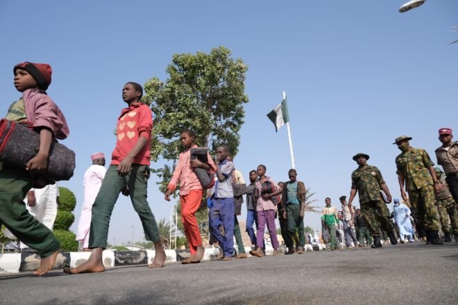 Grupo armado secuestra a “centenares” de estudiantes en Nigeria