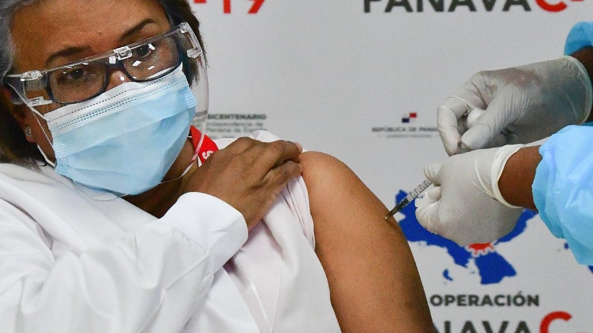 Tengo “esperanza” de vivir, dice primera panameña totalmente vacunada contra covid-19