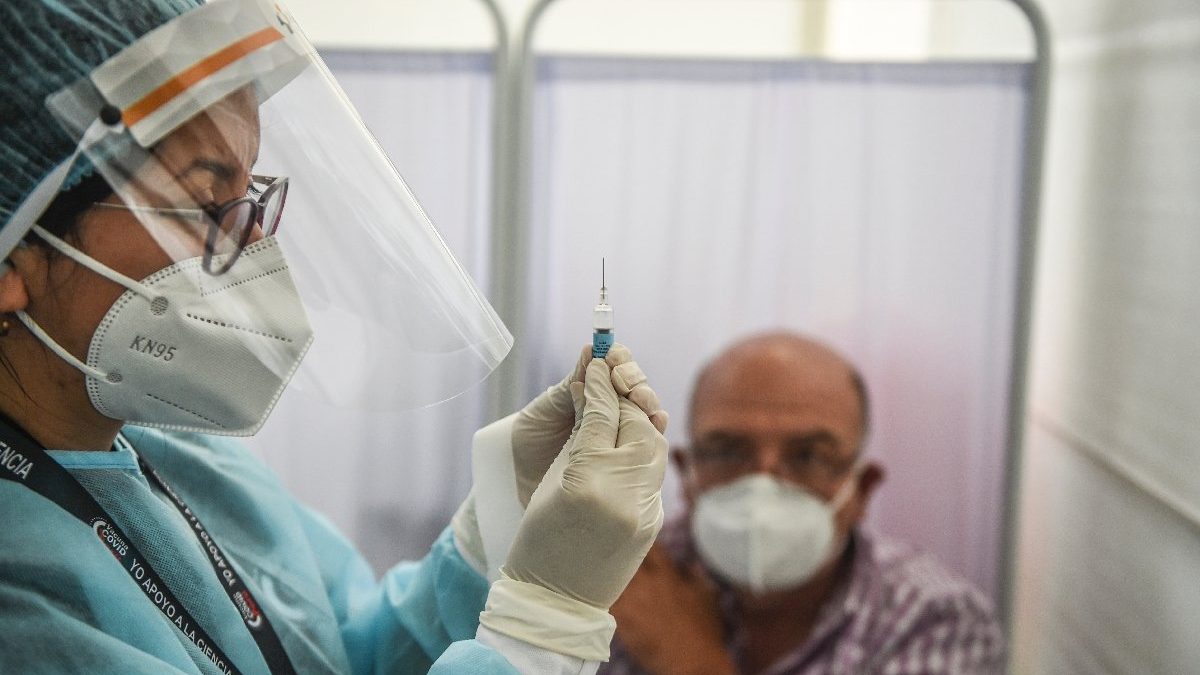 Renuncia cúpula de universidad encargada de ensayo de vacuna china en Perú