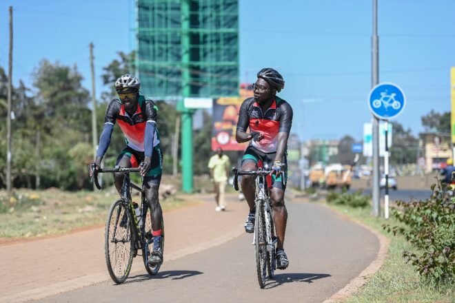 Pese al tráfico de Nairobi, los ciclistas van en aumento por la pandemia