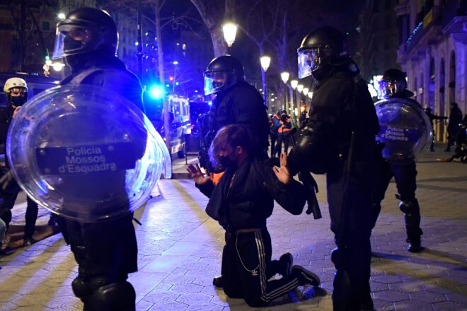 “Múltiples actos de pillaje” y 38 detenidos en disturbios en Cataluña