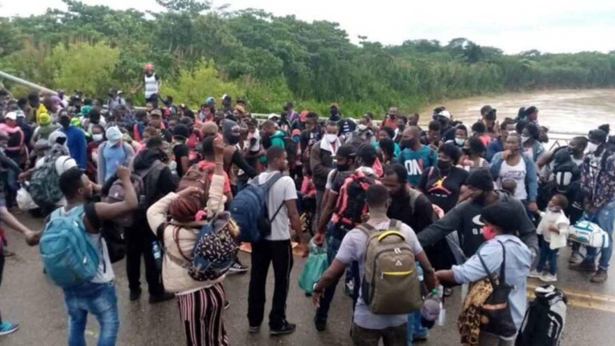 Migrantes varados entre Brasil y Perú: cada día empeora más la situación