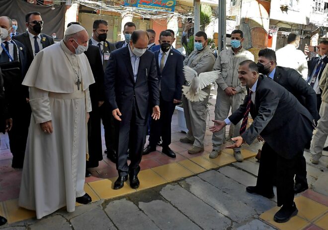 El papa y el ayatolá Sistani abogan por la “paz” en histórico encuentro en Irak