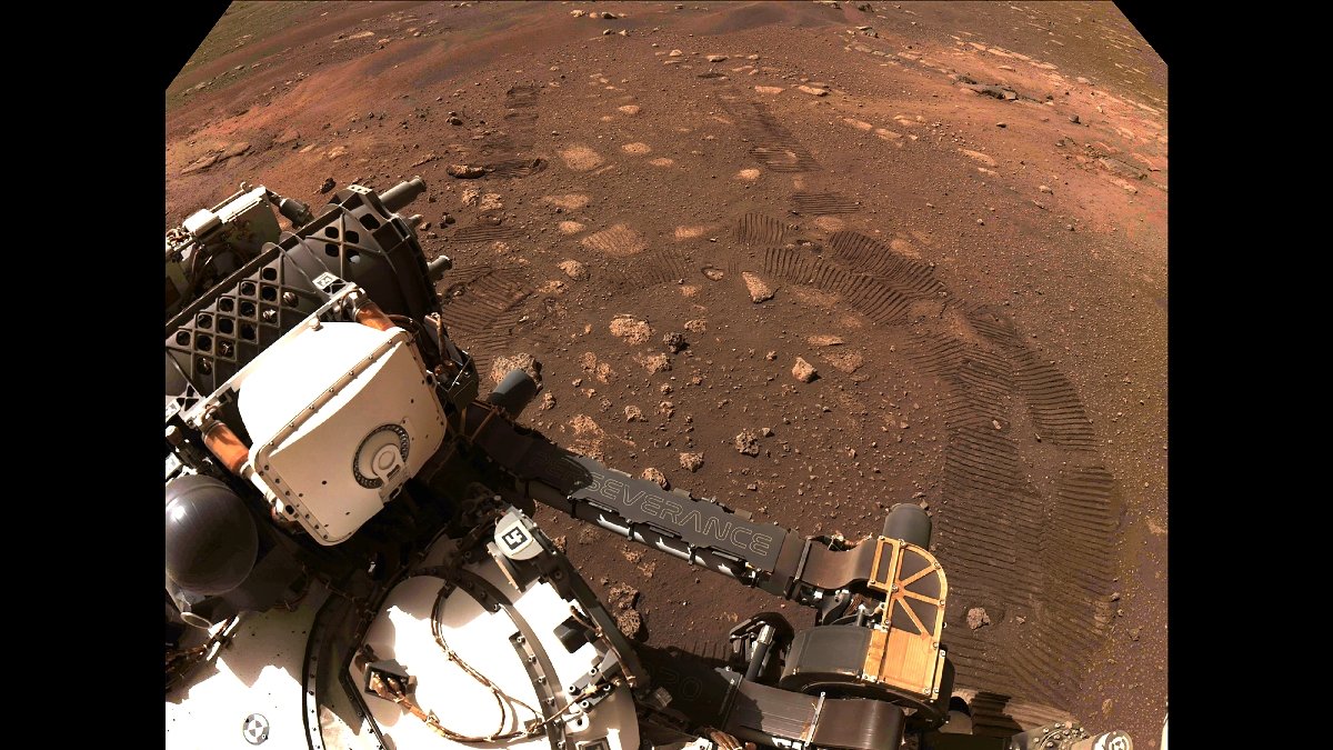 El explorador Perseverance recorre sus primeros metros en Marte