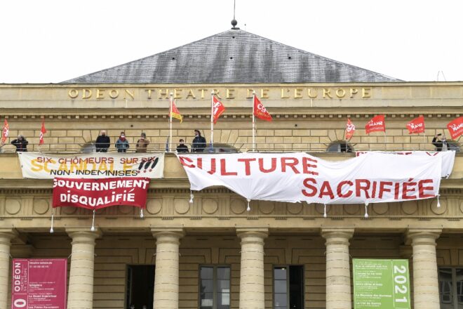 Un teatro ocupado en París para denunciar la “cultura sacrificada” por la pandemia