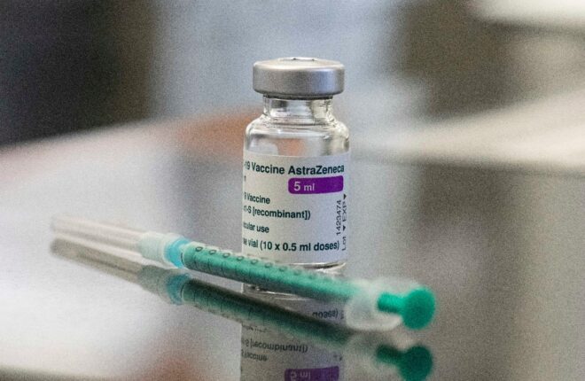 Dinamarca suspende la vacuna de AstraZeneca cuando se cumple un año de la pandemia de coronavirus
