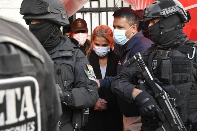 Oposición en Bolivia rechaza en bloque detención de expresidenta Jeanine Áñez