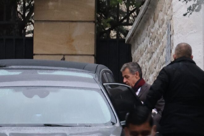 Juicio de Sarkozy en Francia por financiación ilegal de campaña aplazado al 20 de mayo