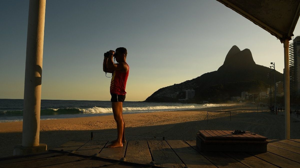 Rio de Janeiro cierra las playas, con el covid fuera de control en Brasil