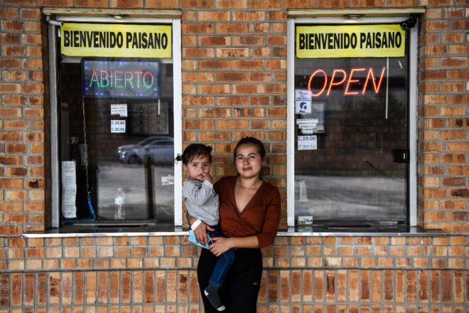 Jóvenes madres centroamericanas lo apuestan todo a una nueva vida en EEUU