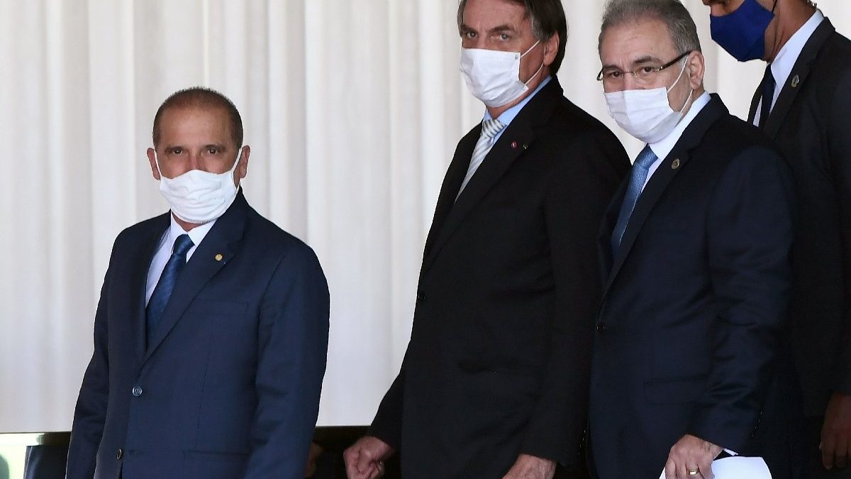Bolsonaro crea comité de crisis contra el coronavirus en Brasil