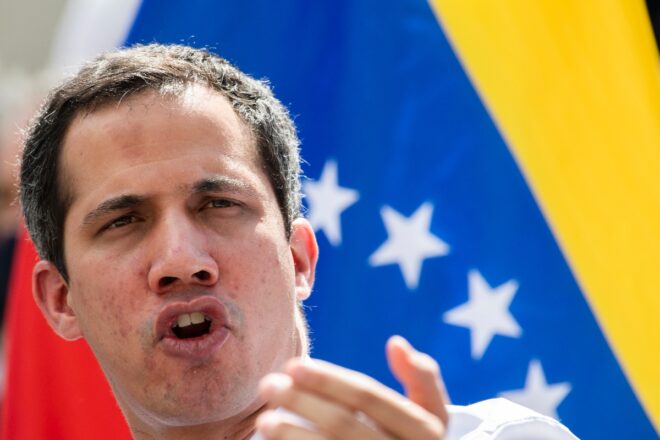 Líder opositor venezolano Guaidó informa que tiene covid-19