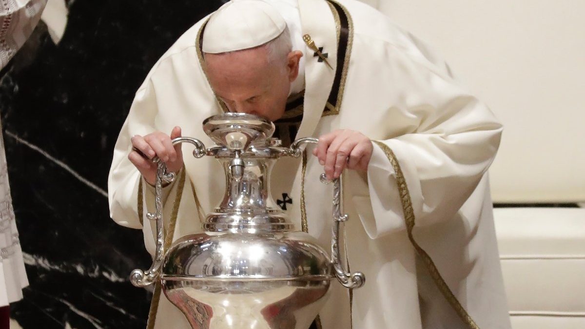 Papa renuncia al lavado de pies del Jueves Santo