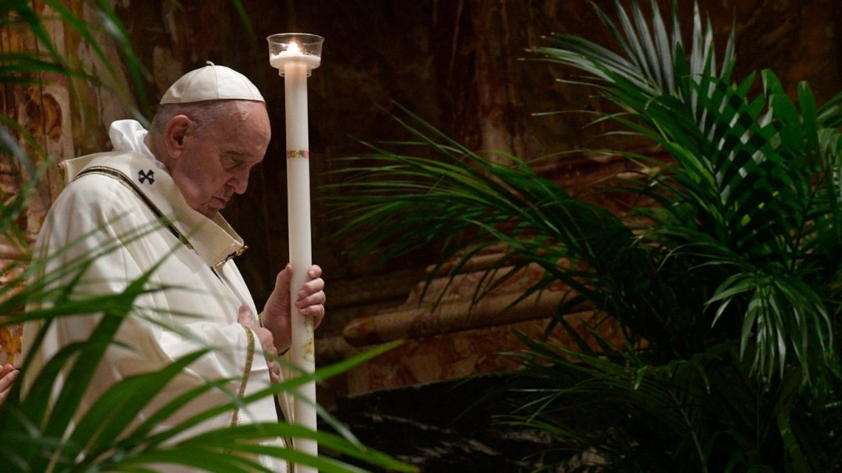 El Papa en la Vigilia Pascual: “Jesús no es un personaje obsoleto»