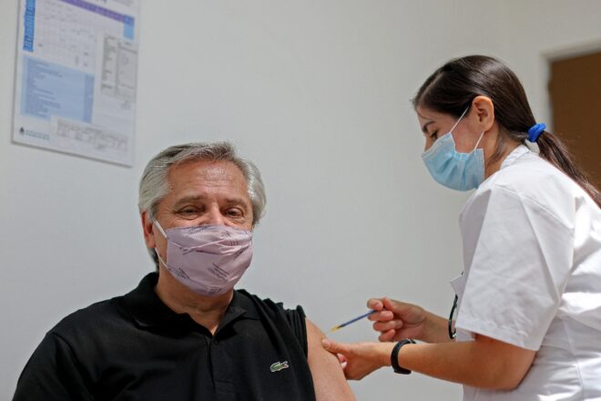 Se confirma contagio por covid-19 del presidente argentino, pese a estar vacunado