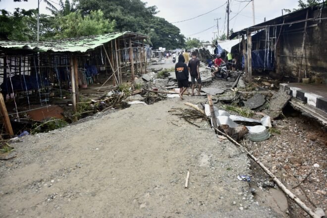 Más de 100 muertos y decenas de desaparecidos en inundaciones en Indonesia y Timor Oriental