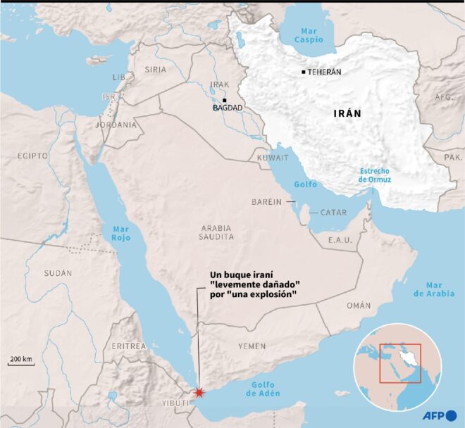 Explota un navío iraní en el mar Rojo y las sospechas apuntan a Israel