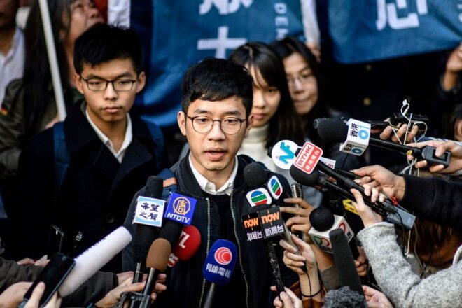 China acusa al Reino Unido de acoger “criminales buscados”, tras el asilo de un activista de Hong Kong