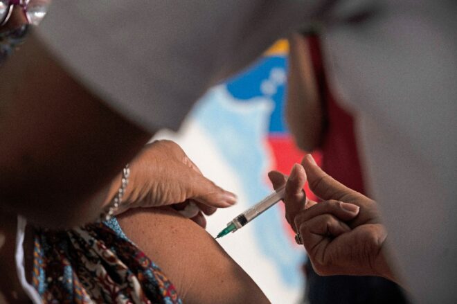 Cuatro detenidos en Venezuela por venta ilegal de vacunas contra el covid-19