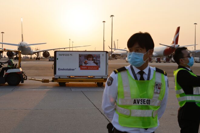Al menos 49 pasajeros positivos en covid-19 en un vuelo entre Nueva Delhi y Hong Kong