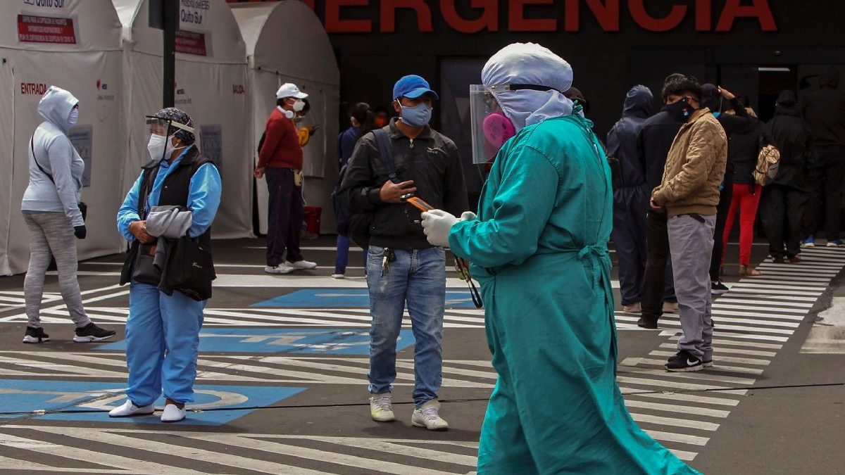 Ecuador impone toques de queda en fines de semana ante aumento de casos de covid-19