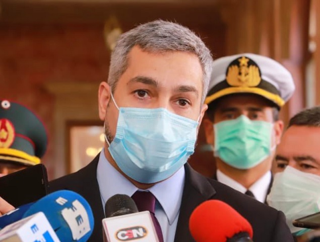 Abdo Benítez promulga ley que destina dinero de binacionales a la salud