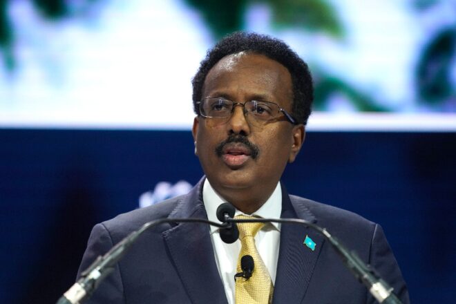 El presidente de Somalia llama a elecciones para rebajar la tensión
