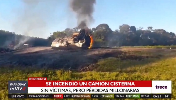Camión cisterna vuelca y se incendia en Ñumí