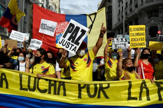 Miles de colombianos desfilan en Madrid en solidaridad con protestas en su país