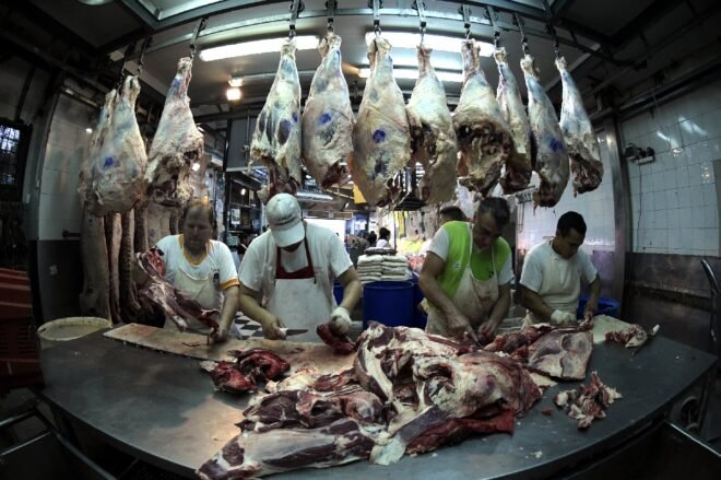 Argentina suspende exportaciones de carne bovina por 30 días