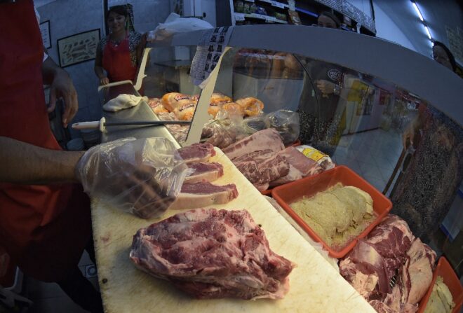 Productores de carne argentinos responden con un paro a suspensión de exportaciones