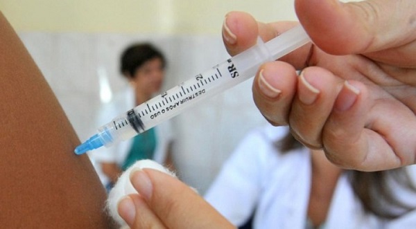 Salud niega que mujer de 86 años falleció por aplicación de vacunas distintas