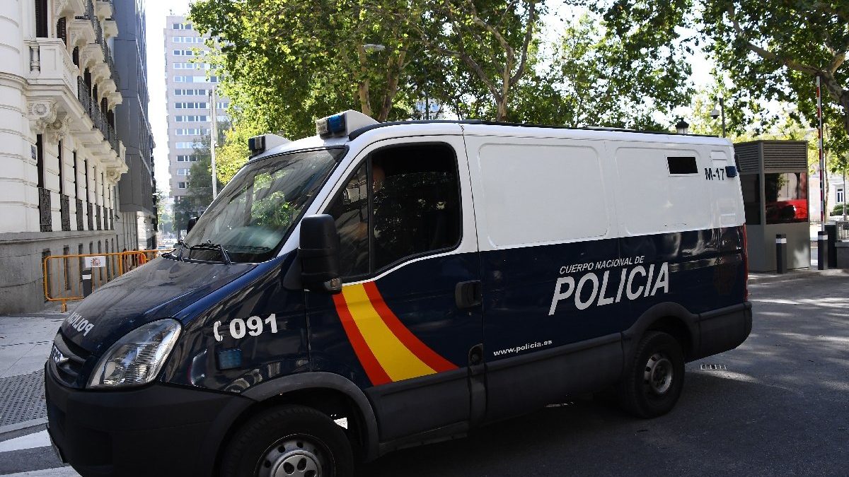 España desmonta una red narcotraficante dirigida por un exmiembro de la Royal Navy británica
