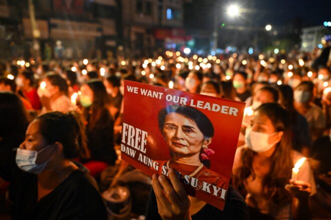 Aung San Suu Kyi inicia su cuarto mes de detención y las protestas en Birmania no ceden