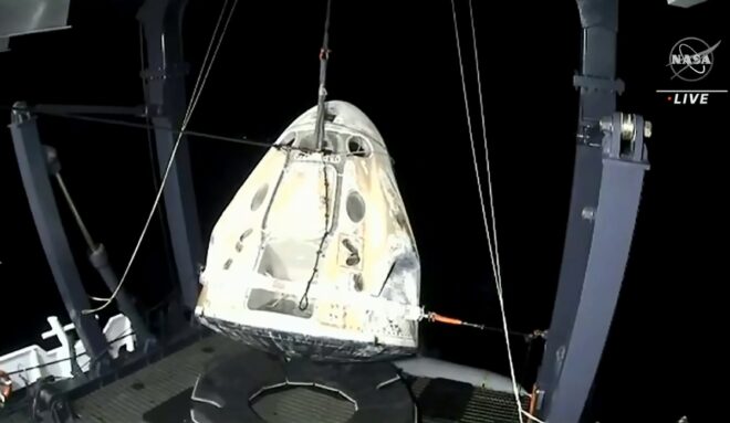 La nave de SpaceX con cuatro astronautas de la ISS regresó a la Tierra