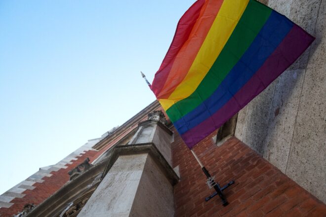 Iglesias alemanas bendicen a parejas del mismo sexo desafiando al Vaticano