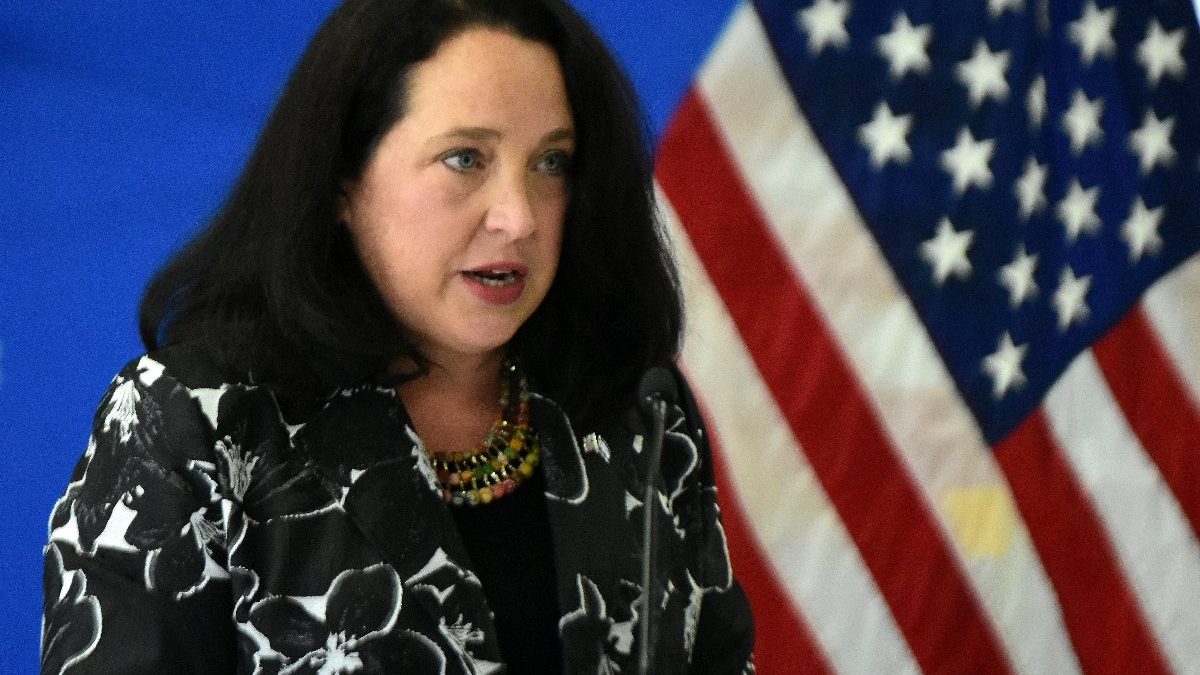 Nueva representante de EEUU garantiza una posición neutral en El Salvador