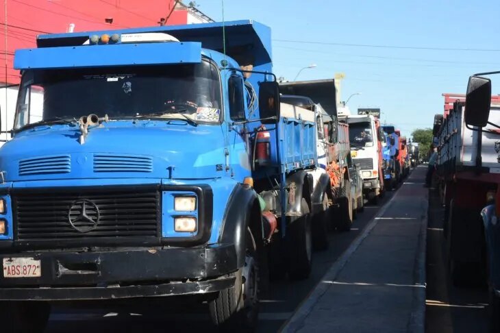 Camioneros llevan propuesta de reducción del precio de combustibles