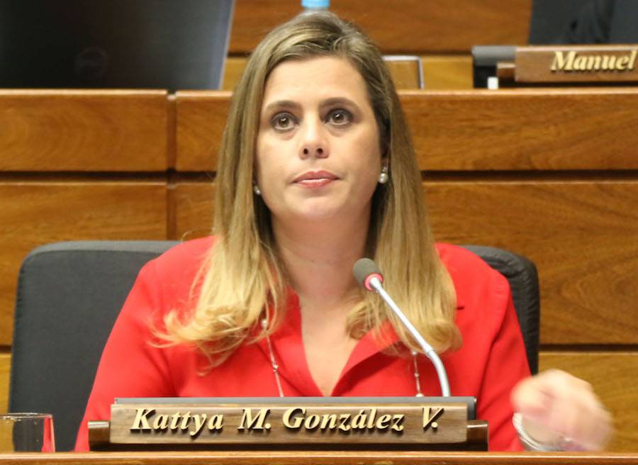 Kattya González: “La oferta electoral de la cúpula de la ANR es de gente con prontuario”