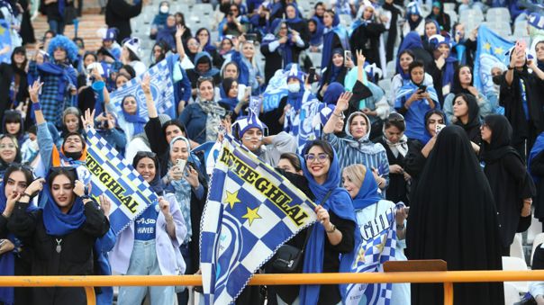 Irán: Luego de 40 años mujeres vuelven a los estadios de fútbol
