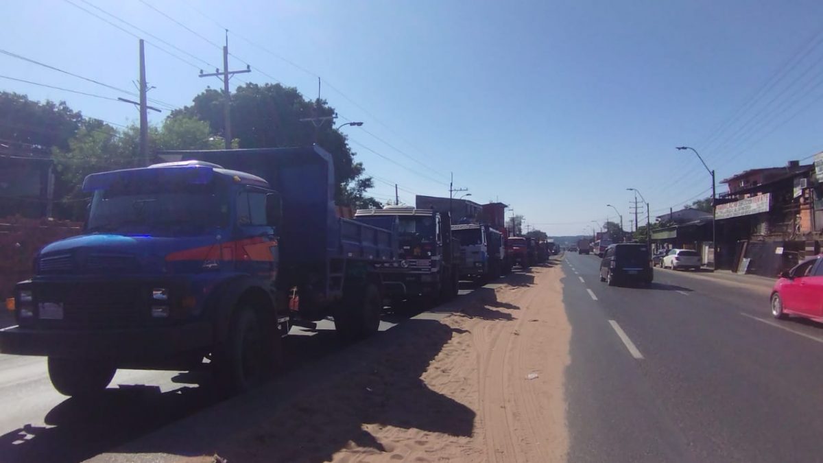 Camioneros cansados siguen aguardando la propuesta del gobierno