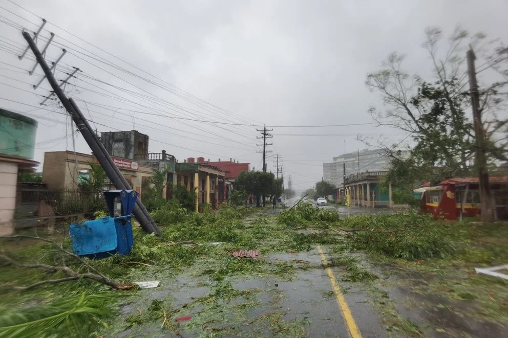 El huracán Ian dejó sin servicio eléctrico a toda la isla de Cuba