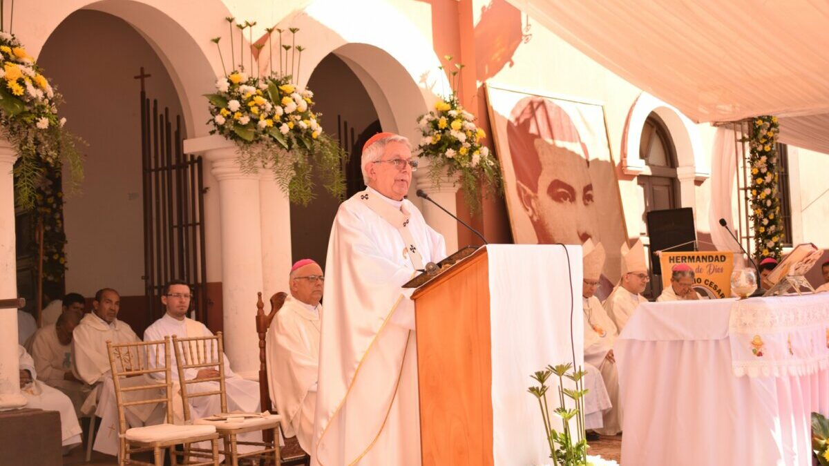 Obispos peregrinaron a Ybycuí para celebrar misa en honor al Padre Duarte Ortellado