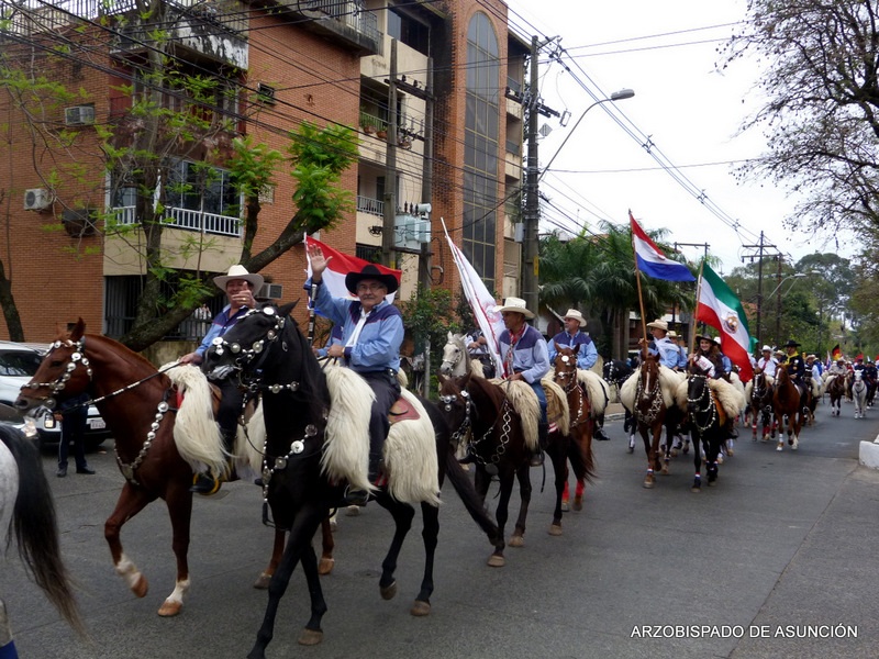 Como es tradicional, jinetes y amazonas acompañarán en procesión desde la Catedral hasta el Parque Seminario