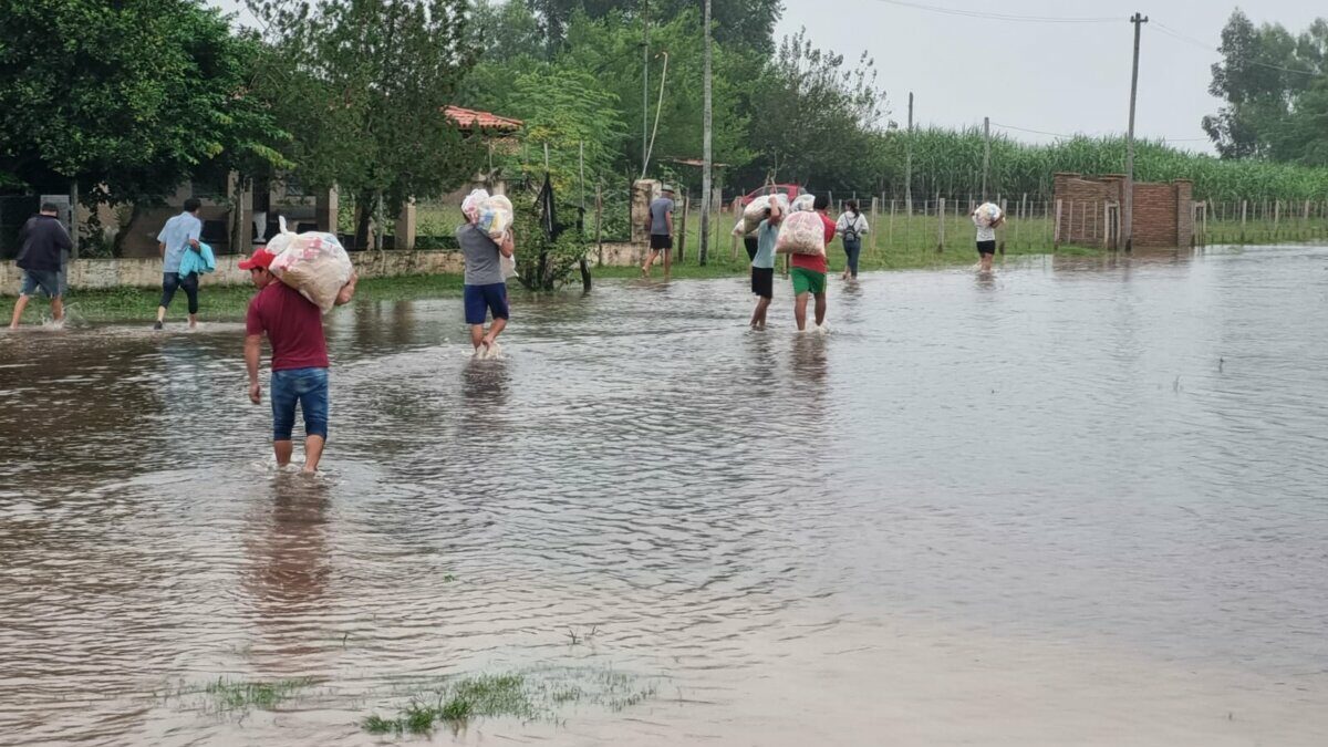 Ñeembucú lucha contra inundaciones por colapso hídrico