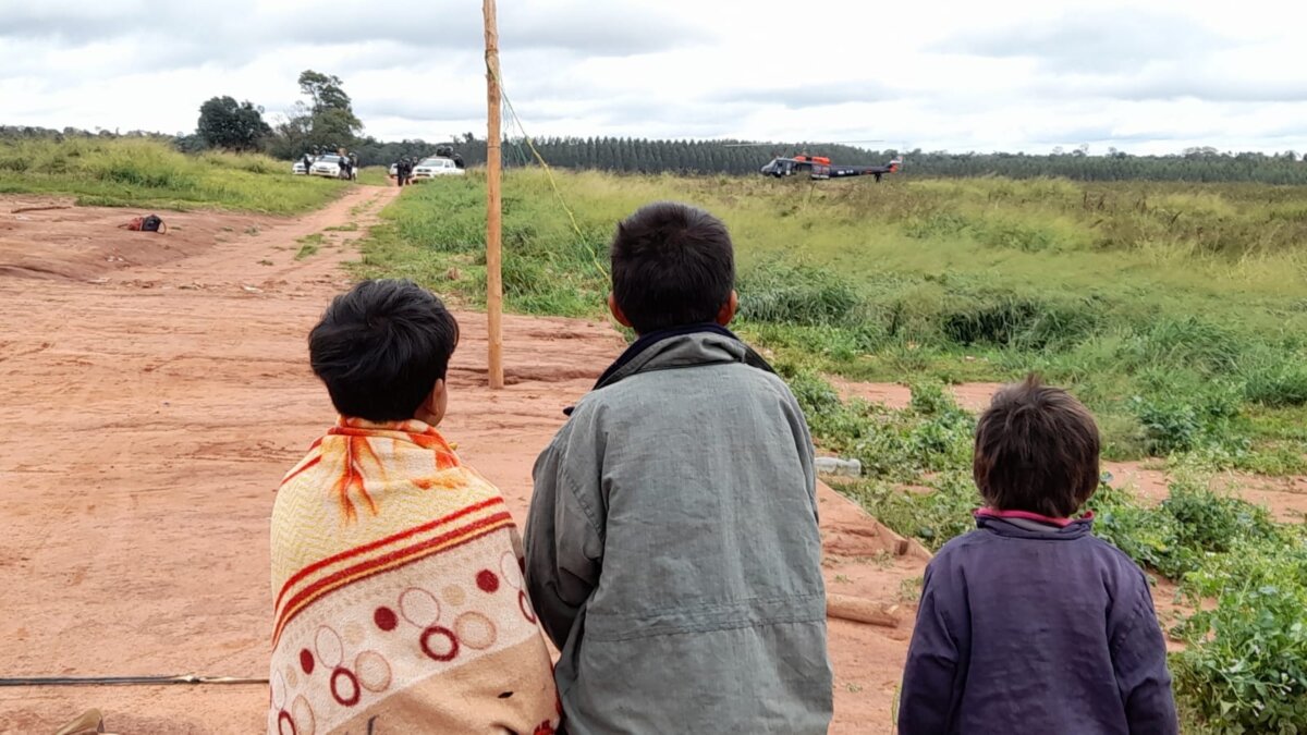 Violento desalojo a familia indígena en la ciudad de Luque